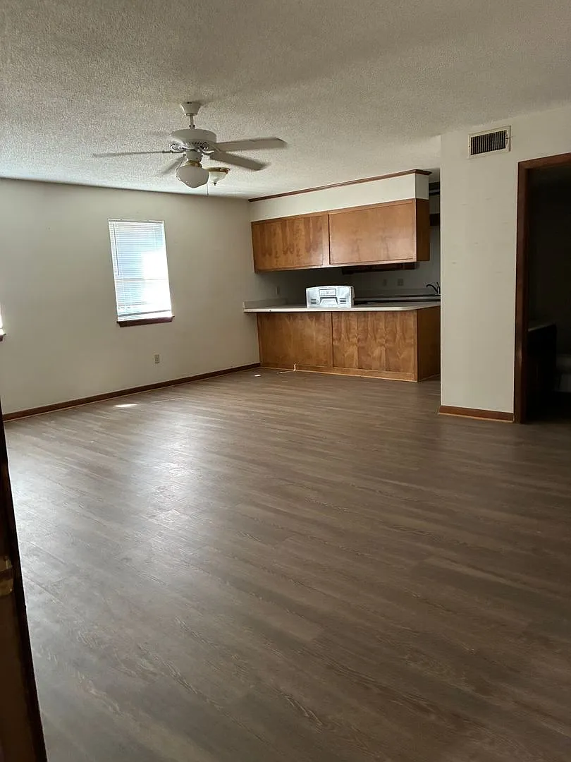 507 N Spring St — Photo 2