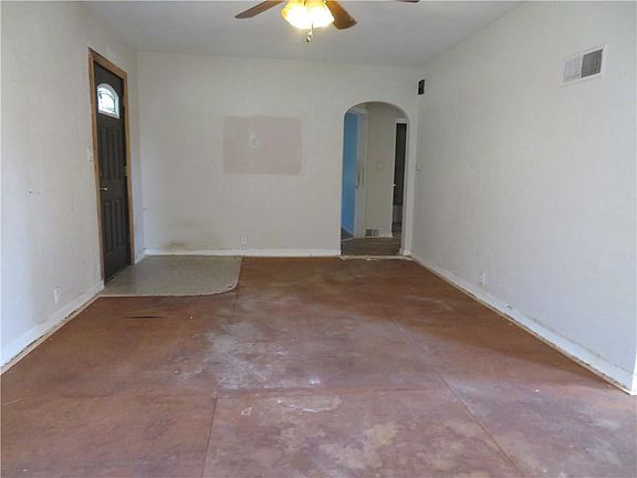 3rd image of 909 E Osage St