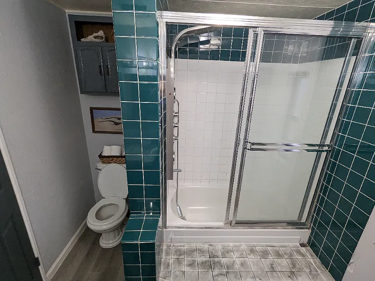 2424 Kara Ct — Photo 10