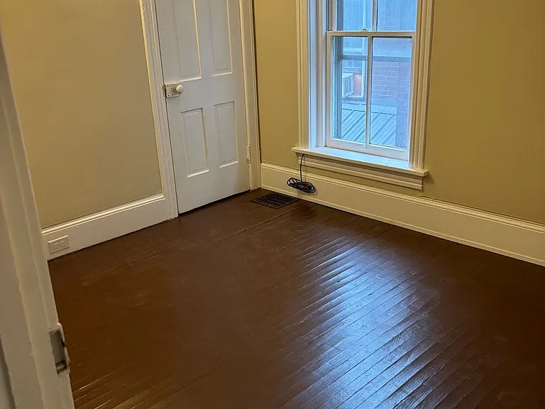 424-426 Rural Ave #426 — Photo 6