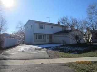4002 Berkshire Ct, Carpentersville, IL