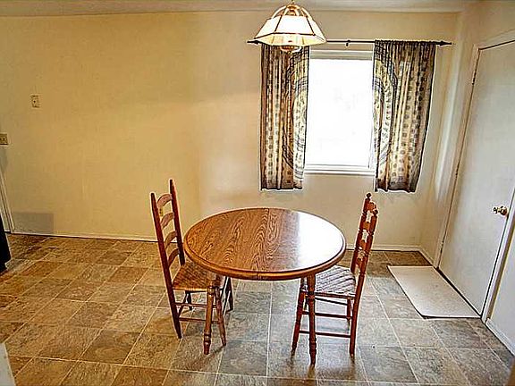 5th image of 399 Skylark Dr