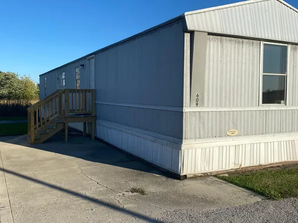 609 Charles St, Gillespie, IL 62033