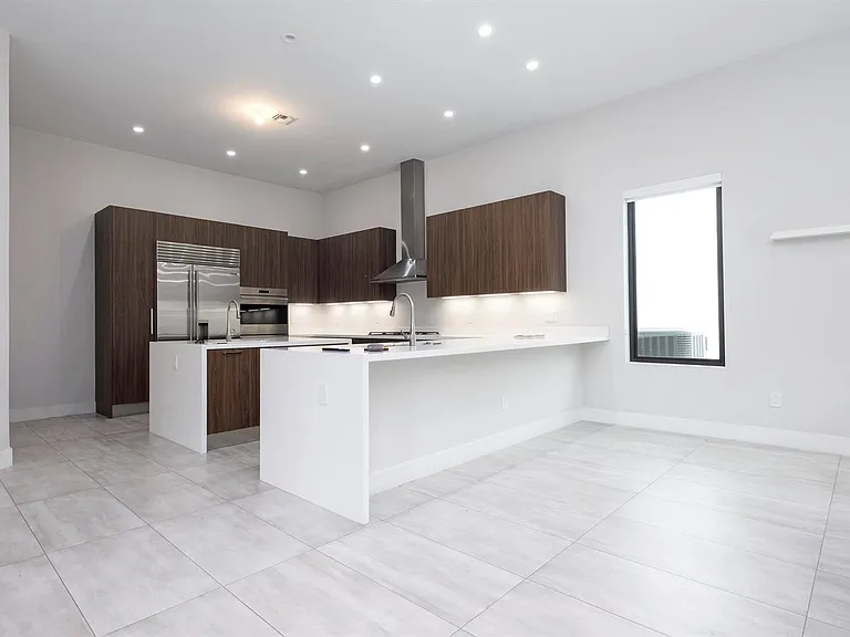 5663 Brookfield Cir W — Photo 27