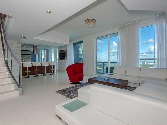 5th image of 253 NE 2nd St APT 4900