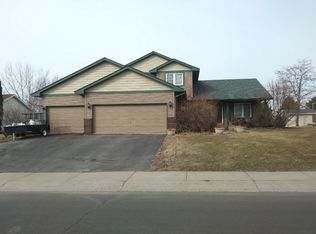 1628 Fountain Ln, Waconia, MN 55387