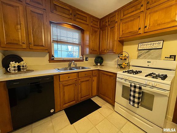 3rd image of 1619 W Willcox Ave