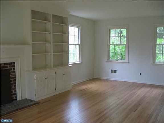 5th image of 1333 Wisteria Dr