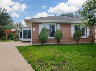 7 Regency Ct, Streamwood, IL 60107