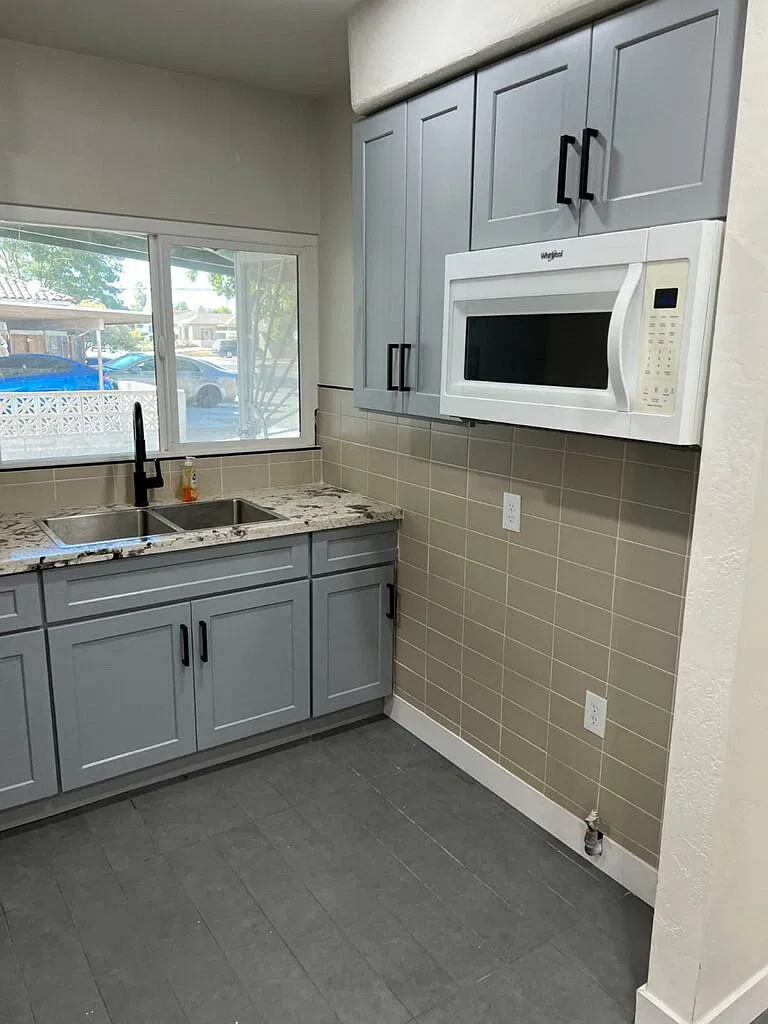 623 W Hedges Ave — Photo 4