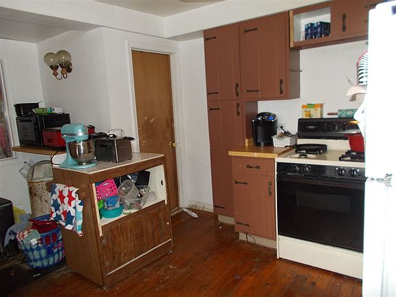 5th image of 10541 Pine St