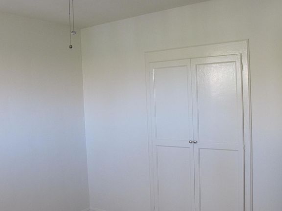 4th image of 605 S Barrington Ave APT 40