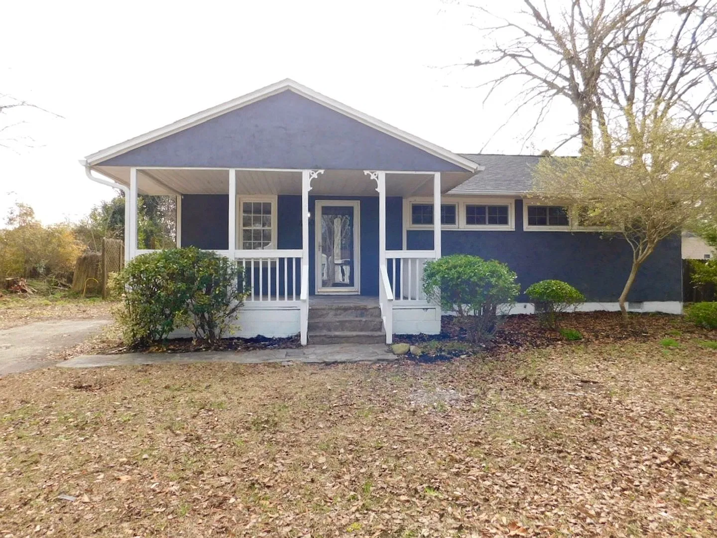 Newly Remodeled Home Northwoods Neighborhood — Photo 1