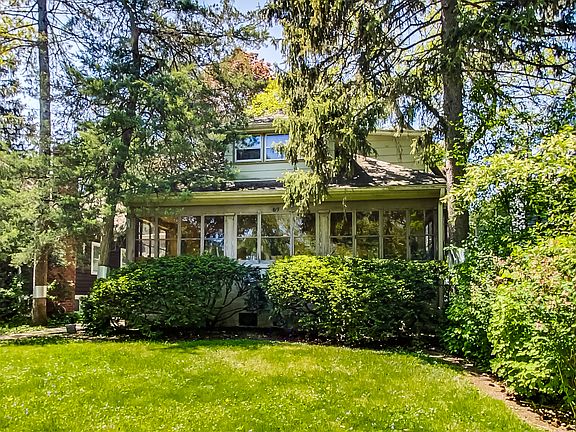 3rd image of 819 Park Ave
