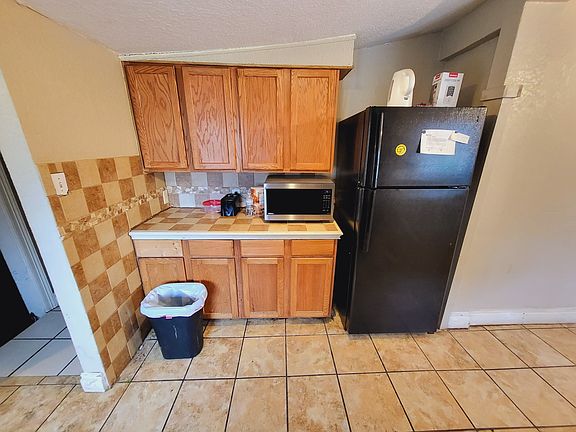5th image of 3606 Thompson St