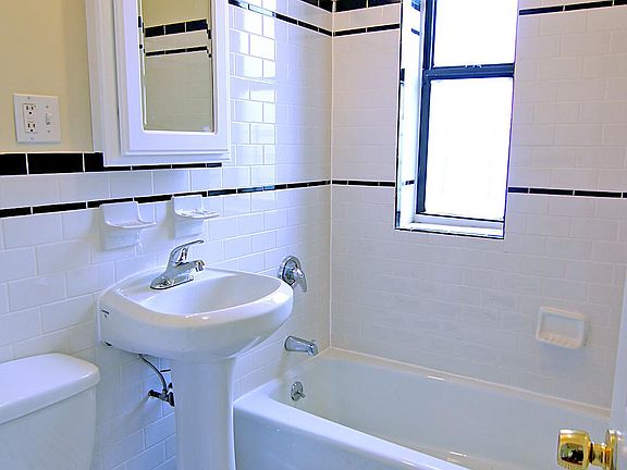 4th image of 2734 Sedgwick Ave APT 4D