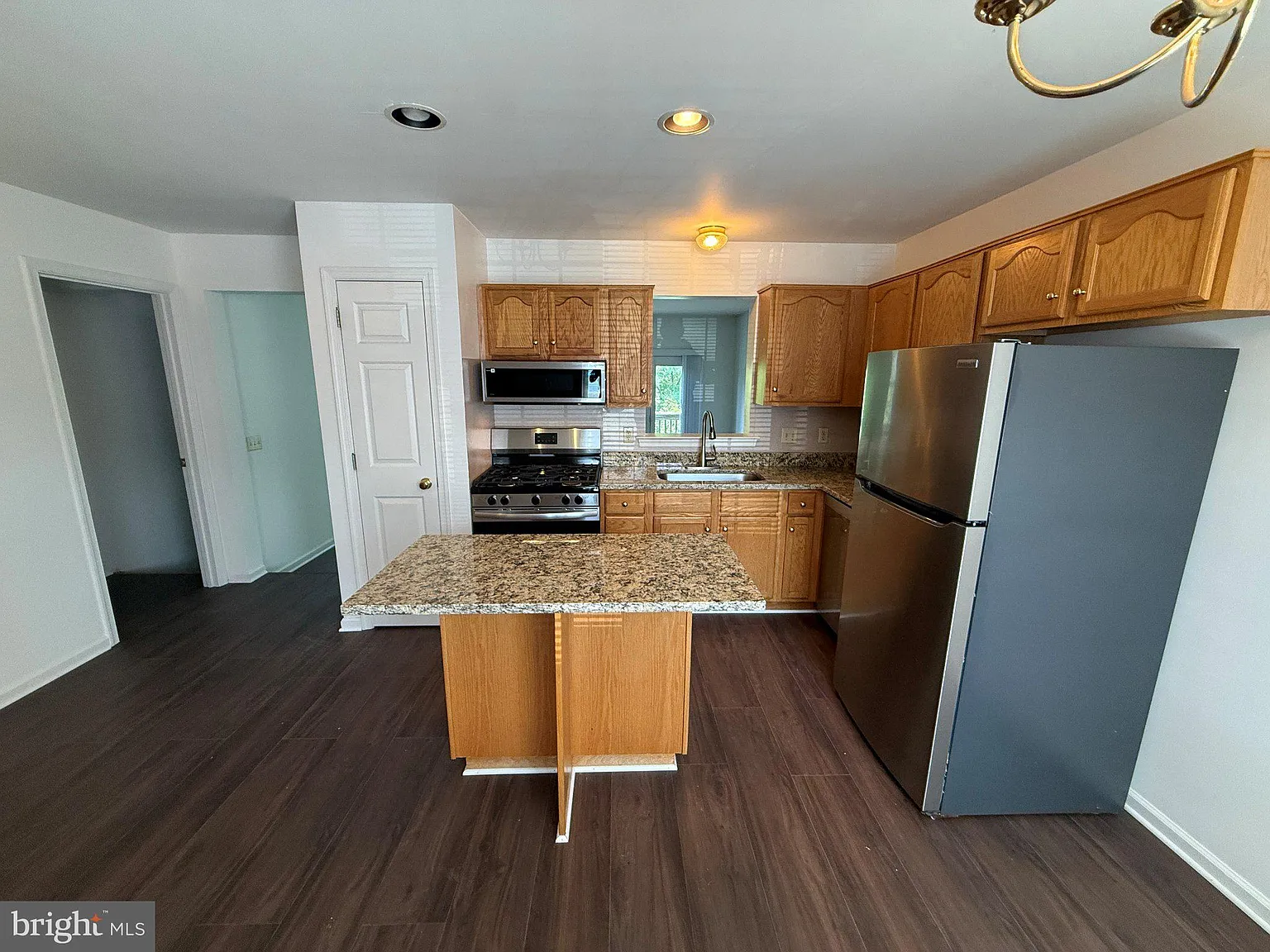 2 bed, 1.5 bath, 1240 sqft, $1,595 — Photo 4