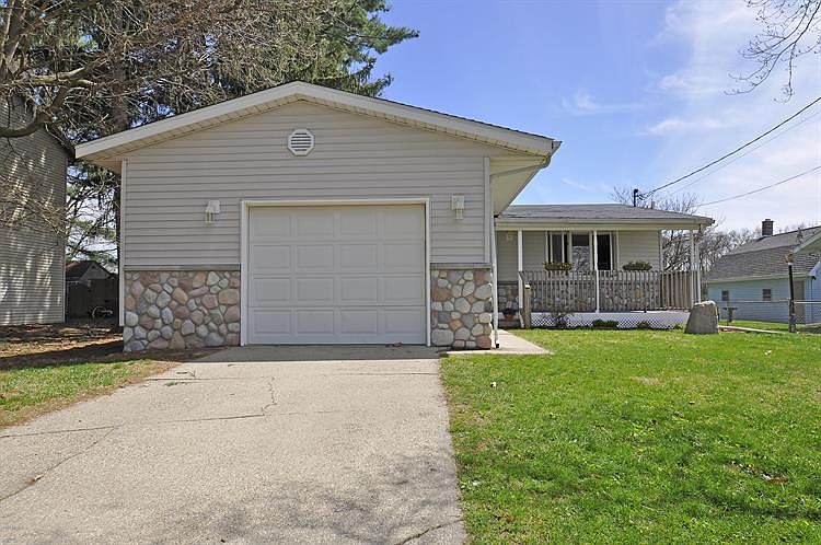 1st image of 70881 Lakeview Dr