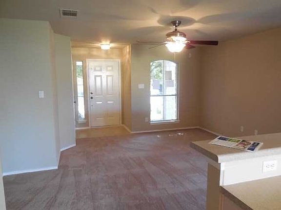 3rd image of 1028 Stacias Way