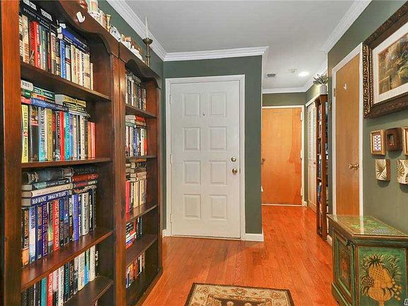 5th image of 388 W Shore Ct