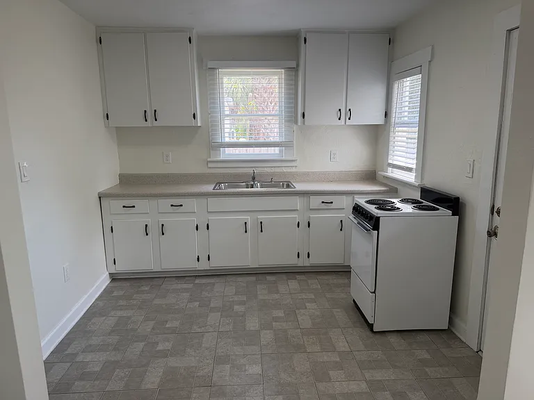 4504 N Suwanee Ave — Photo 4
