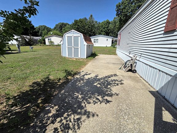 3rd image of 184 Birch Ct