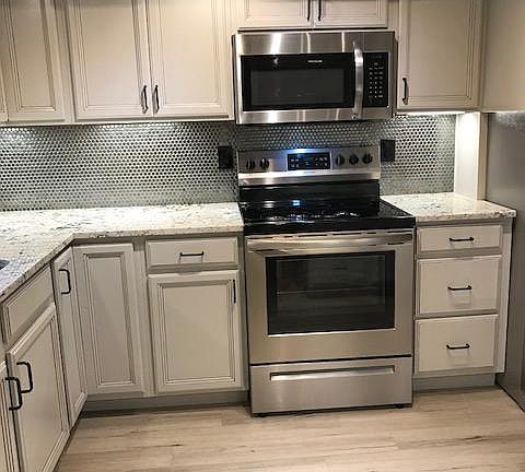 KITCHEN RANGE, DISHWASHER UNDER COUNTER LIGHTING