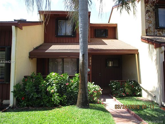 3rd image of 424 SE 11th Ter #424