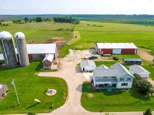 W9747 Cedar Rd, Fremont, WI 54940