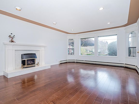 3rd image of 5371 Maple Rd