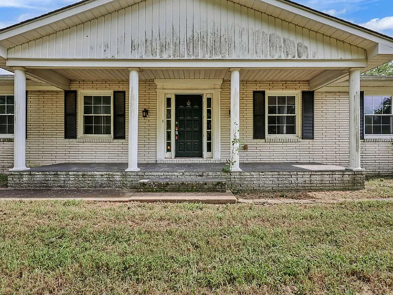 359 Meadow Ln — Photo 5