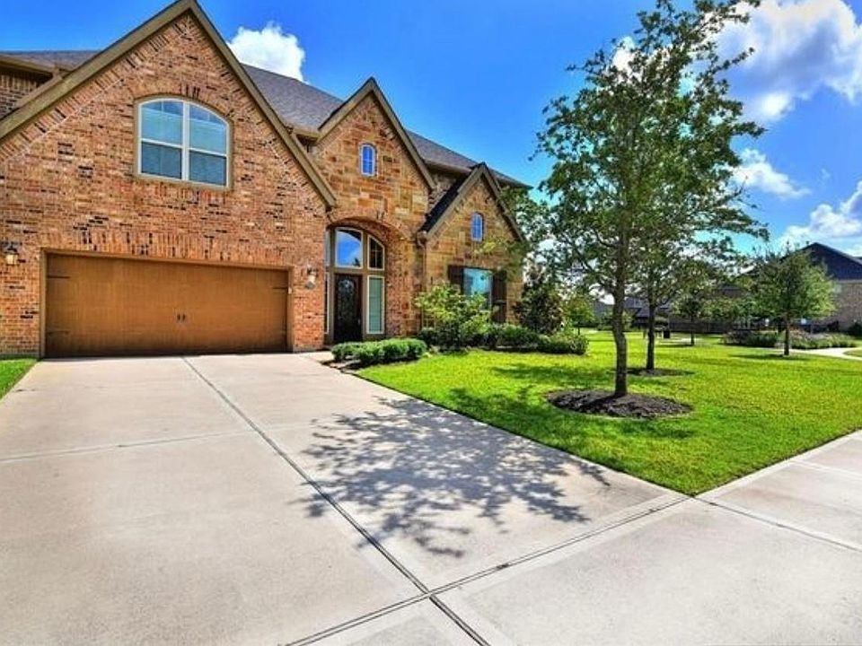 Water front home, large lot, corner property!