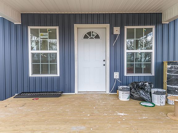 3rd image of 742 Seymour St