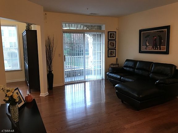 5th image of 2102 Johnson Dr