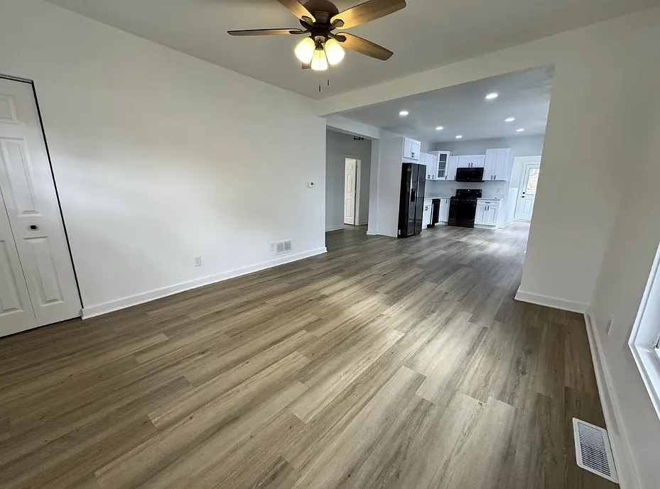 3 bed, 1130 sqft, $1,600 — Photo 2