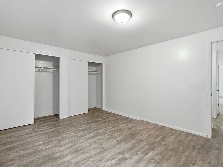 Towne Apartments — Photo 20