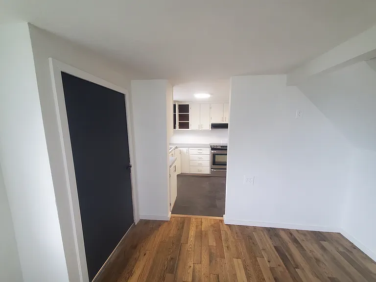 593 Rivington Ave — Photo 4