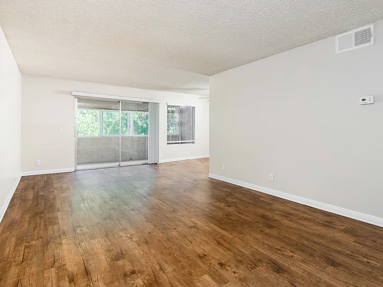 The Howard — Photo 15