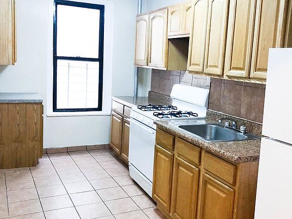 2nd image of 975 E 181st St APT 1B