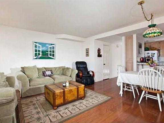 4th image of 315 Bonair St