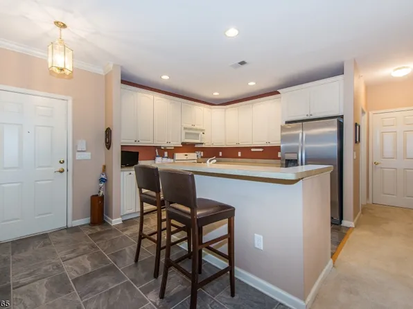 138 Ridgeview Ln, Mount Arlington, NJ 07856