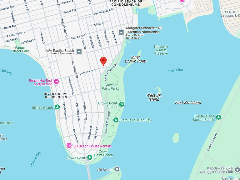 2 minute walk to Mission Bay Park!