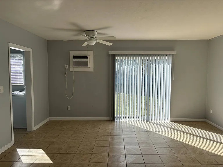 310 Farnol St SW #3 — Photo 3