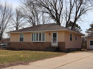 2112 Garnet Ln, Eagan, MN 55122