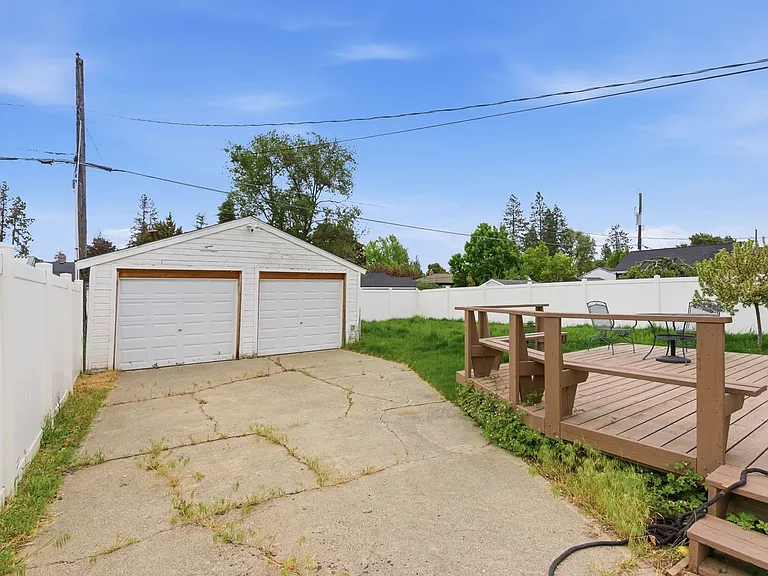 1017 E 40th Ave — Photo 46