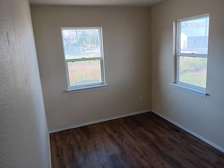 1108 N 6th Ave — Photo 10