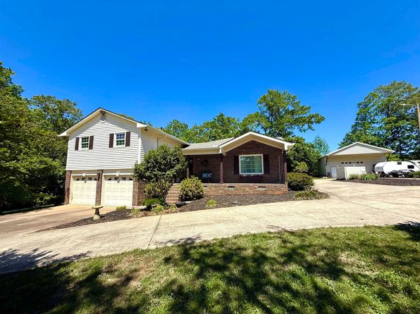 243 Garden Lakes Dr, Blacksburg, SC 29702
