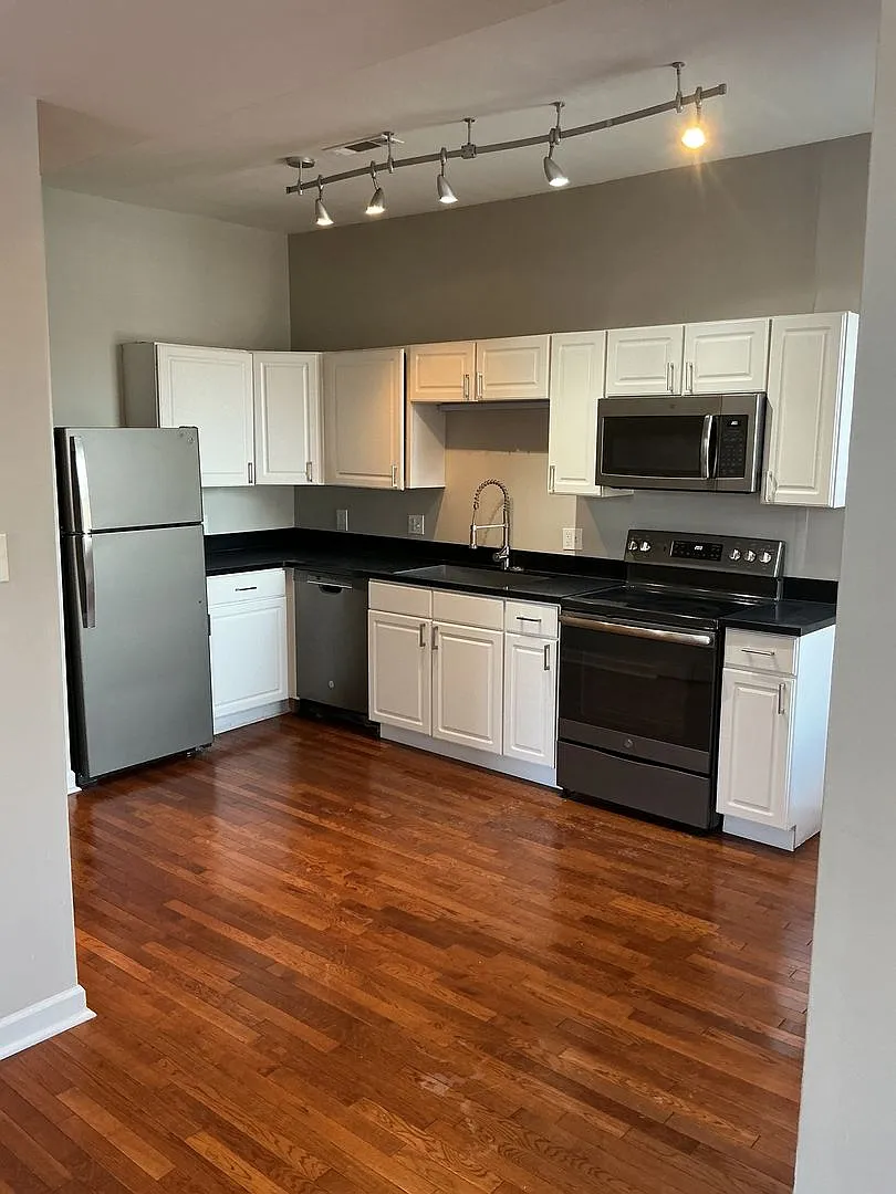 Building Photo - 3867 Botanical Ave #C