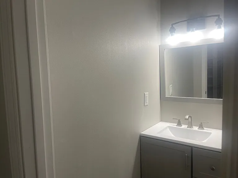 152 E Vienna St — Photo 3