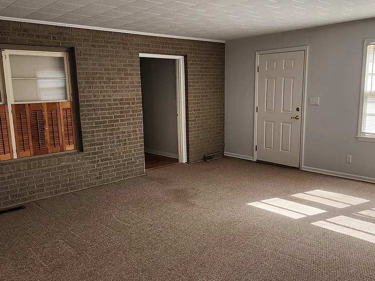 187 E Walnut St — Photo 30